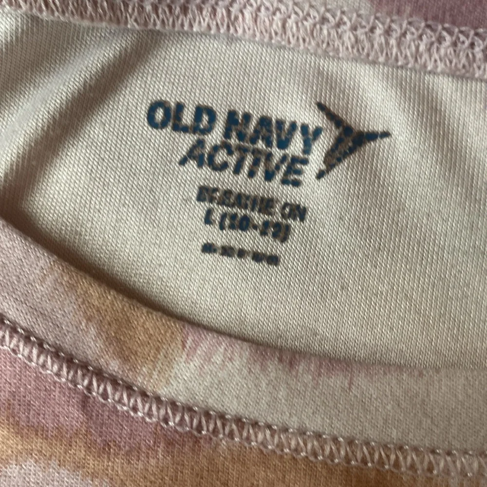 3/$10 Old Navy Active Camo Crop Top in Pink and Tan